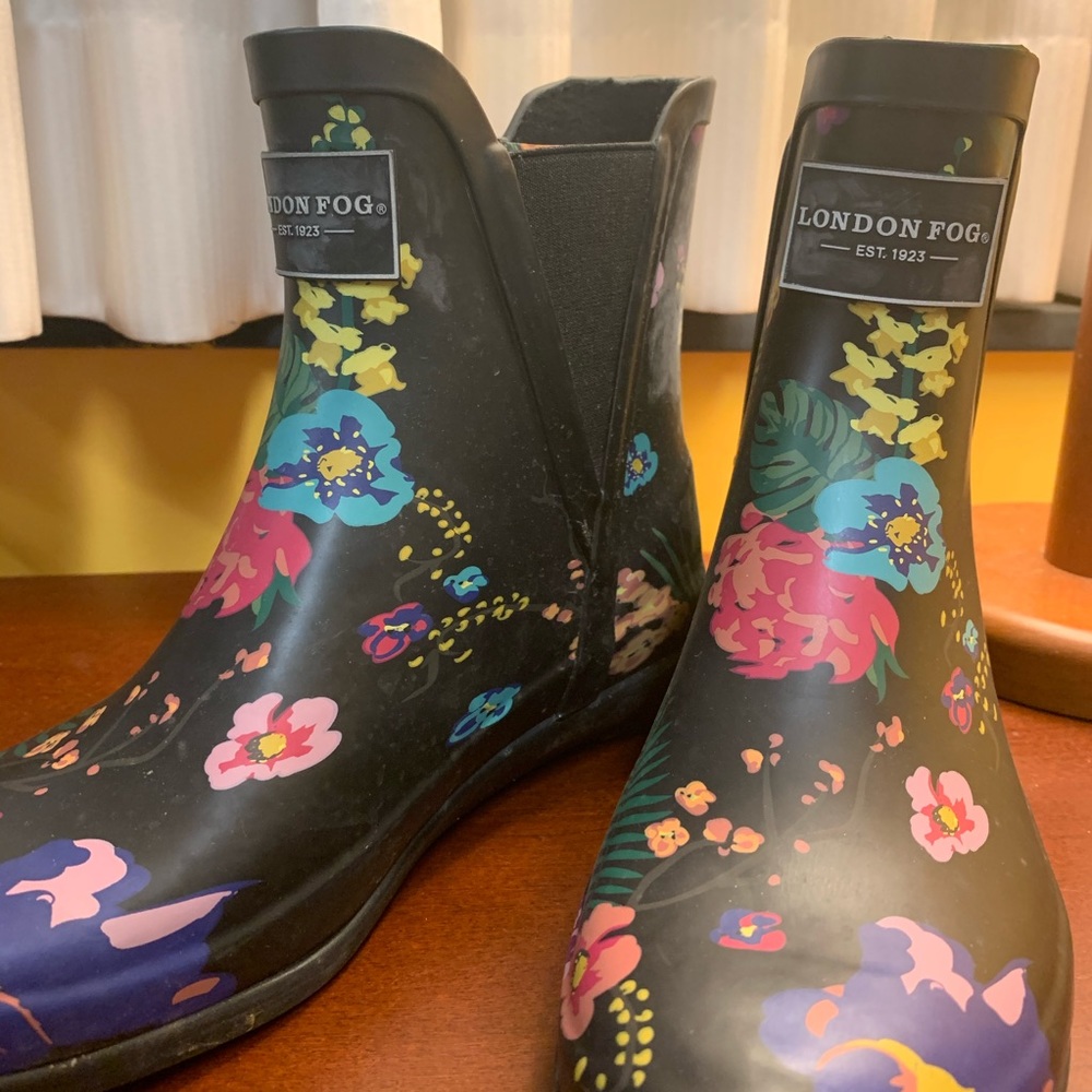 London fog rain boots.
